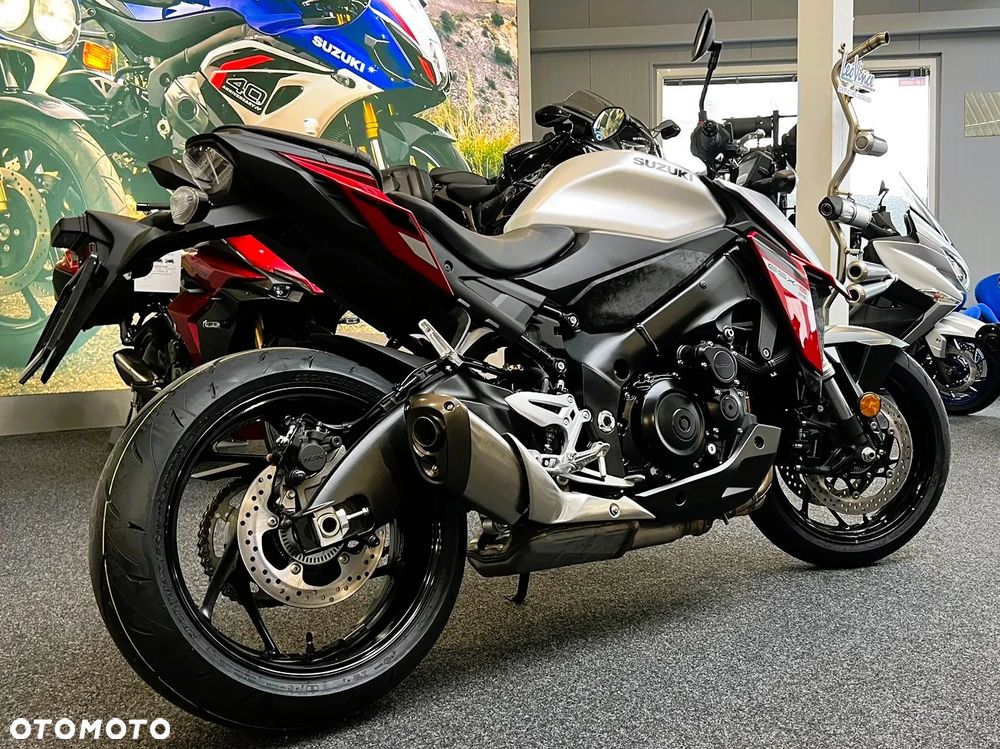 Suzuki GSX - 2