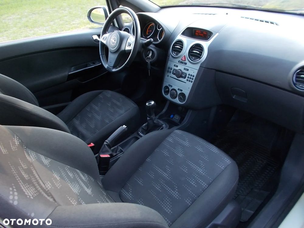 Opel Corsa 1.4 16V Satellite - 8