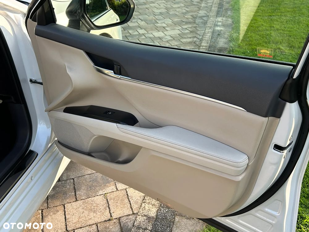 Toyota Camry 2.5 Hybrid Executive CVT - 28