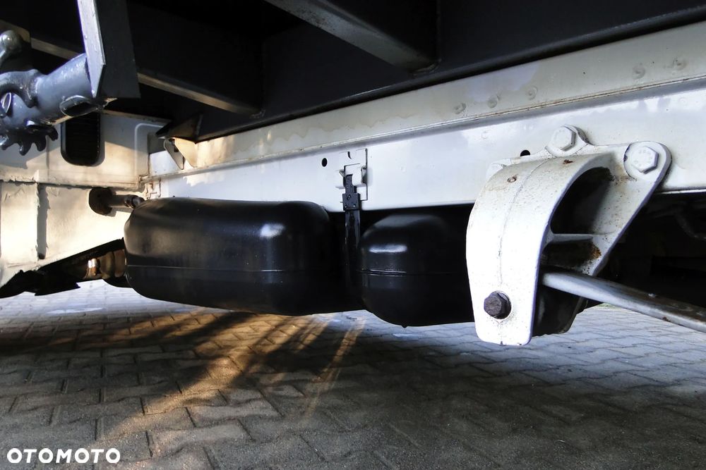 Mercedes-Benz Sprinter - 25