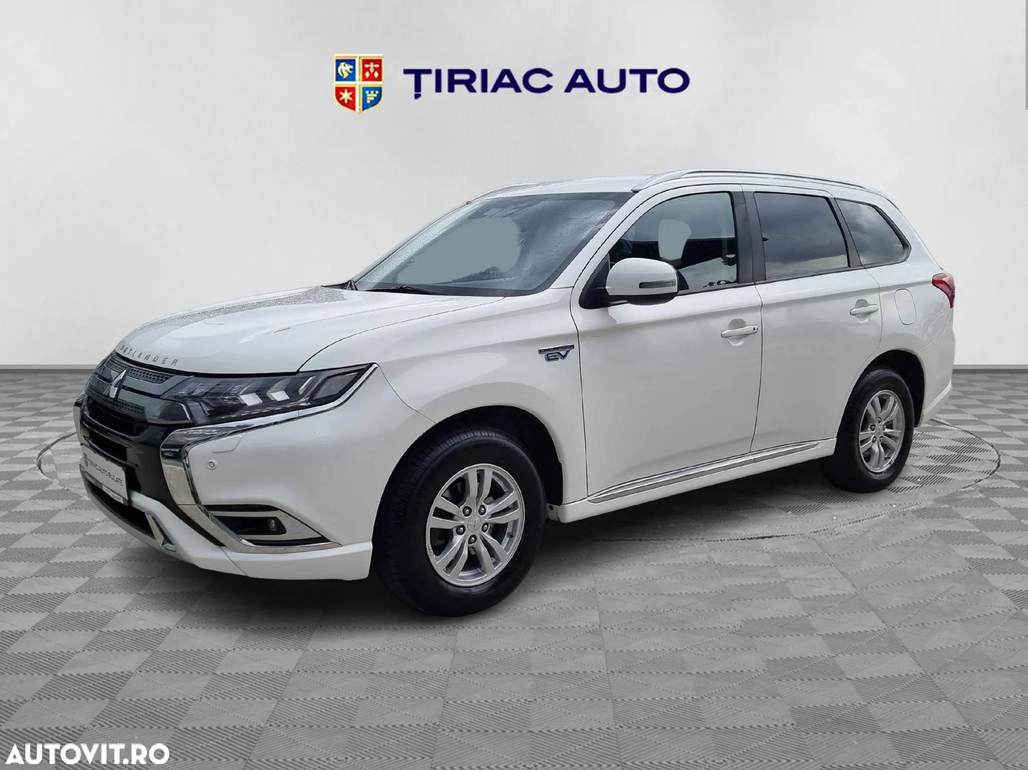 Mitsubishi Outlander 2.4 4WD Plug-In Hybrid - 2