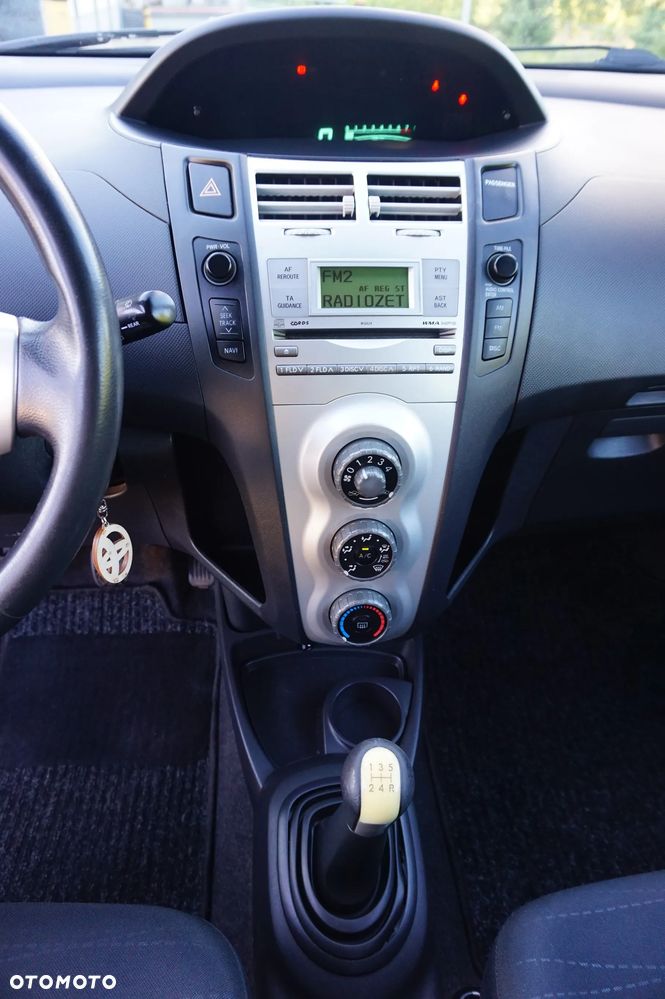 Toyota Yaris - 30