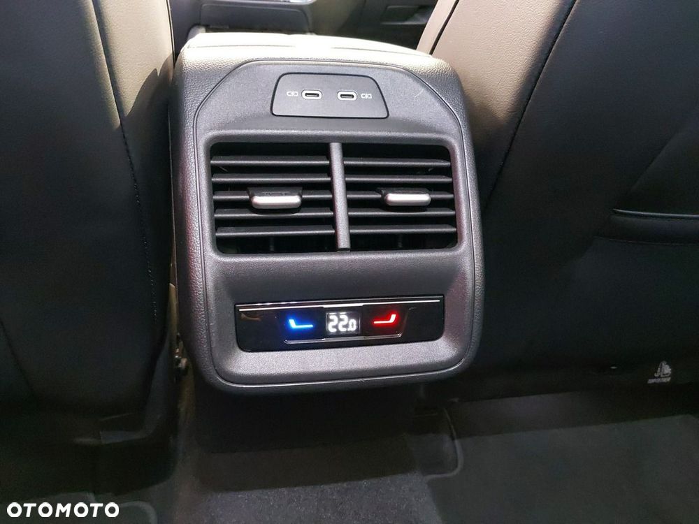 Volkswagen Passat Variant 1.5 TSI EVO Elegance DSG - 17