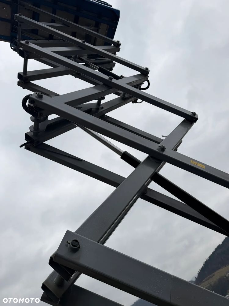 Genie Zwyżka Terenowa GS-4069RT Podnośnik Nożycowy Dźwig 14,5 metra jak Nowa z salonu! 960 mtg. 2013 rok, Pochodzi z Norweskiego urzędu Komuny. Zadbana! 4x4 Silnik Kubota. Zero Luzów i wycieków. Aktualne Serwisy DEKRA BMWT. Wysuwany Balkon. Sterowana z dołu i góry. Okazja Tanio !! Dokumentacja! Bez DPF, adBLUE - 38