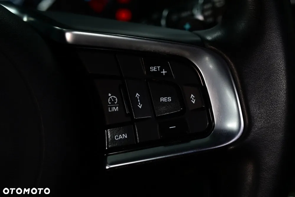 Jaguar F-Pace - 29