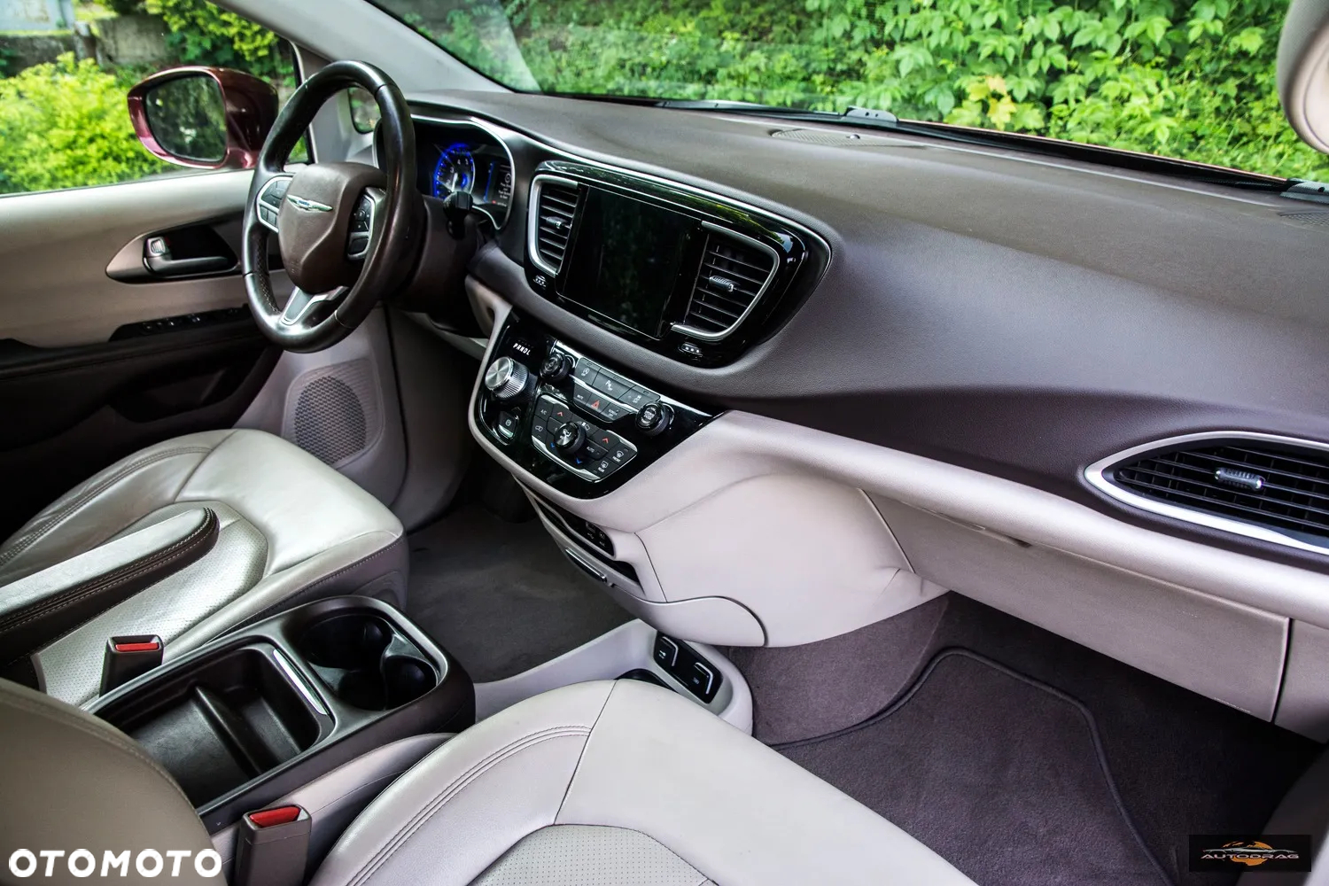 Chrysler Pacifica - 16