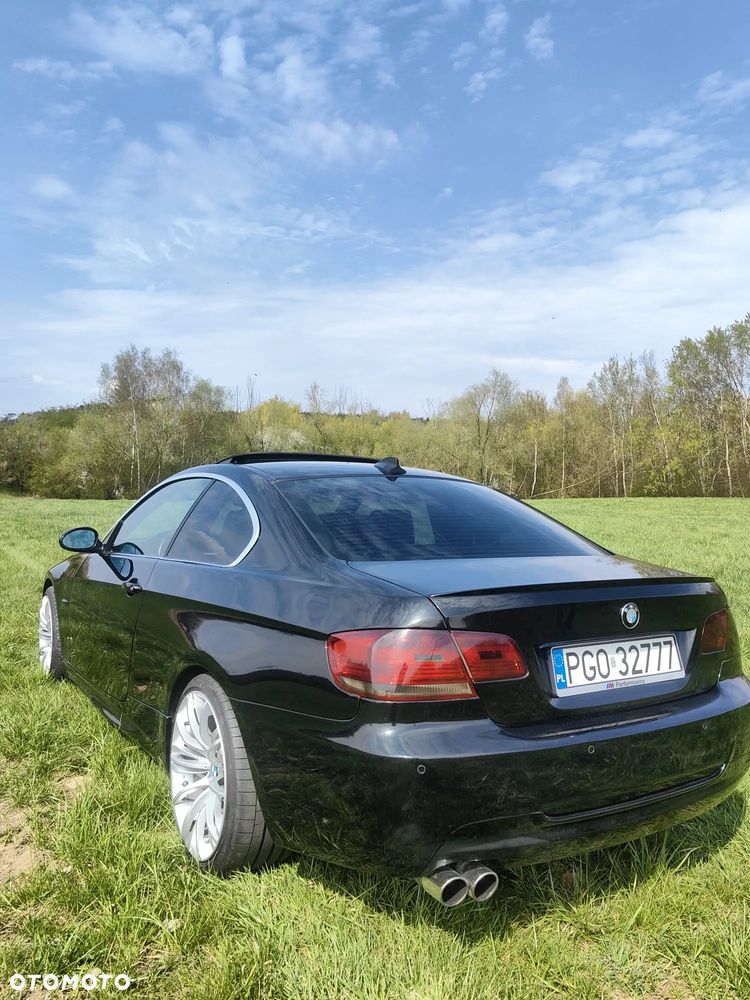BMW Seria 3 330i - 12