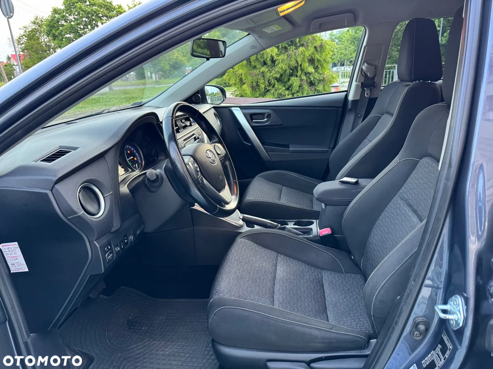 Toyota Auris Hybrid 135 Premium - 17