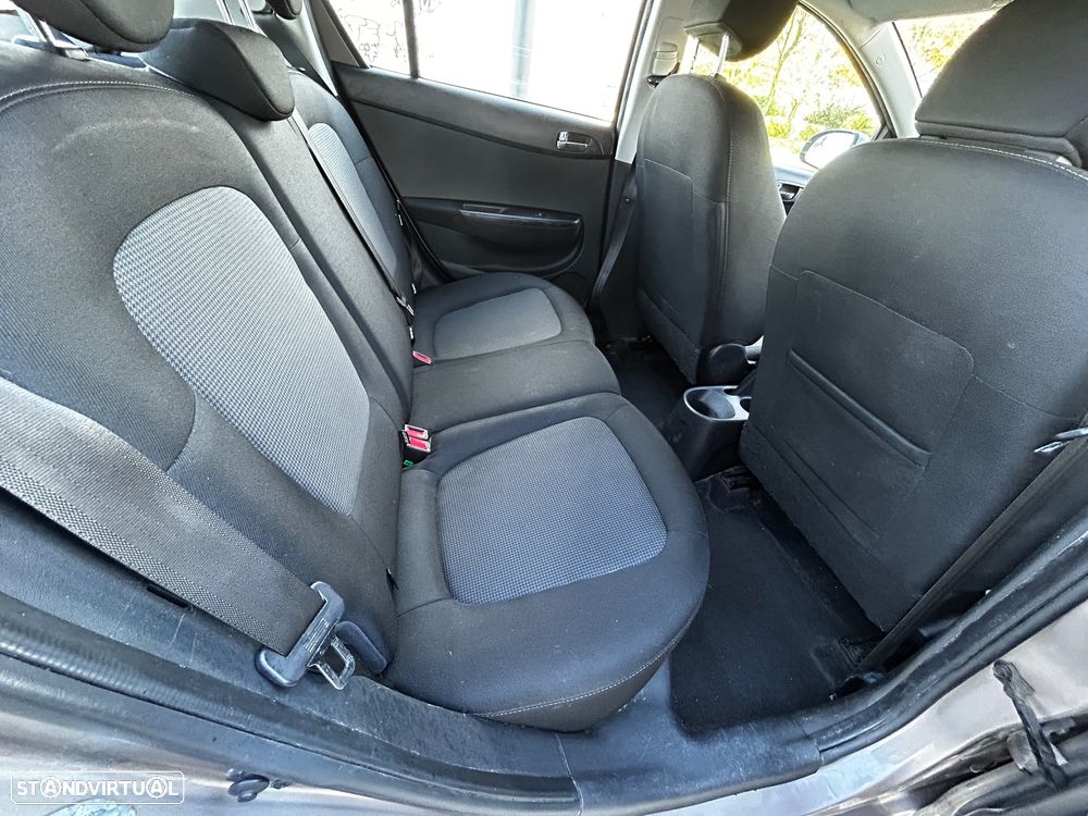 Hyundai i20 1.1 CRDi Urban - 22