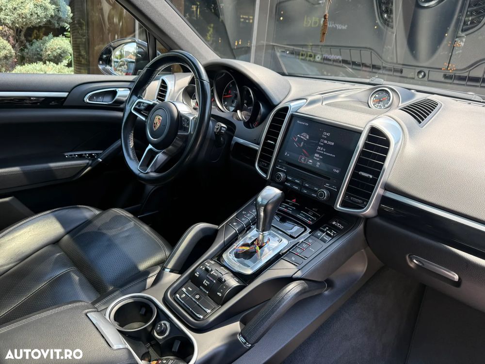 Porsche Cayenne Platinum Edition - 28