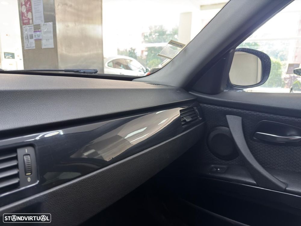 BMW 318 d Pack M - 26