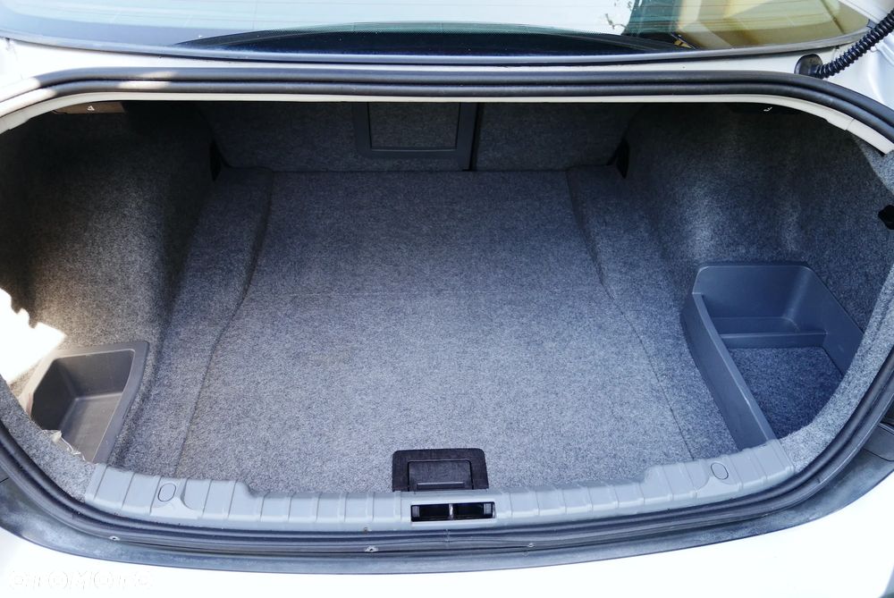 BMW Seria 3 318i Edition Exclusive - 21