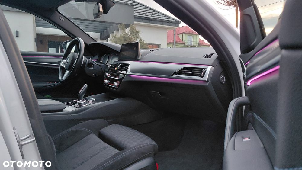 BMW Seria 5 518d Sport Line - 31
