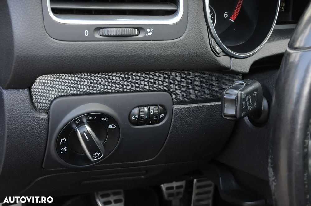 Volkswagen Golf 1.6 TDI DPF Comfortline - 11