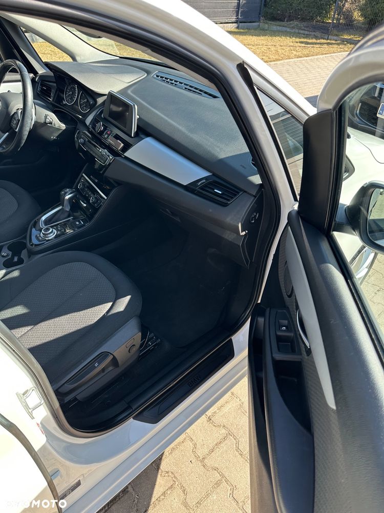 BMW Seria 2 218d - 9