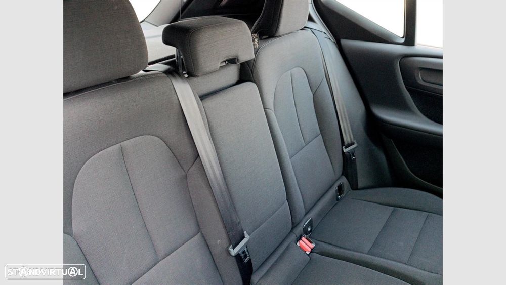 Volvo XC 40 1.5 T3 Momentum Tech Edition - 18