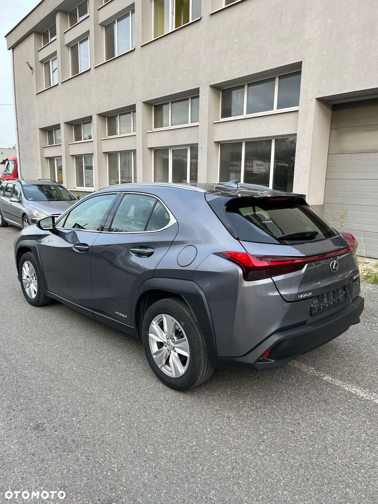 Lexus UX - 4