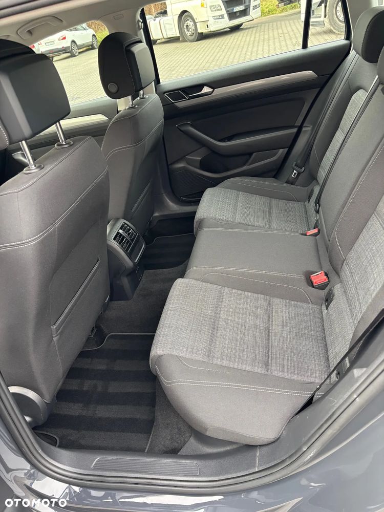 Volkswagen Passat Variant 2.0 TSI Business DSG - 9
