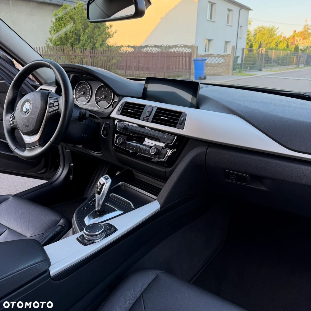 BMW Seria 3 320d xDrive - 16