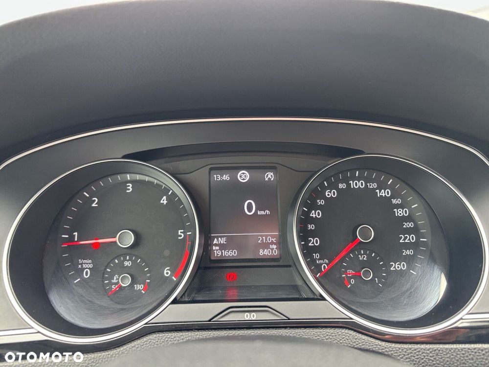 Volkswagen Passat - 25