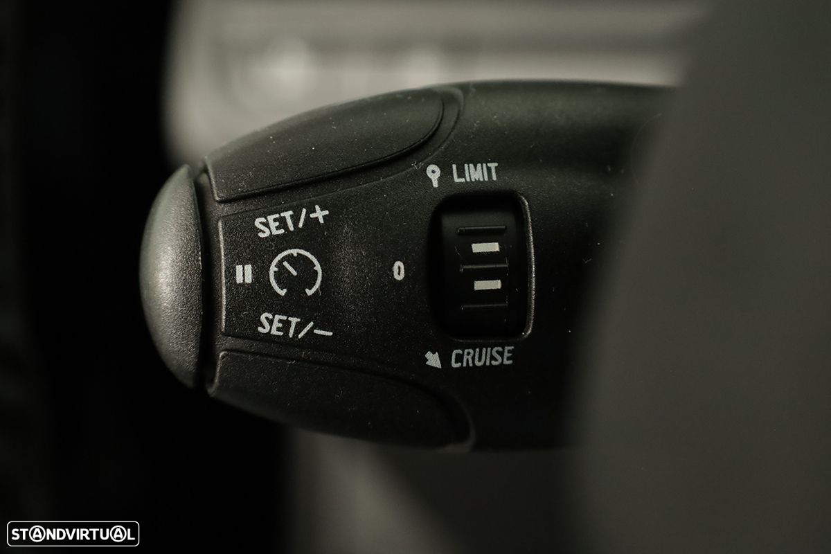 Peugeot 2008 1.2 PureTech Allure - 16