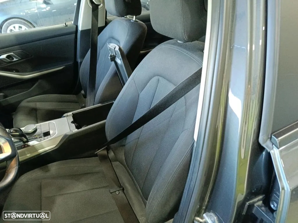 BMW 330 e Auto - 3
