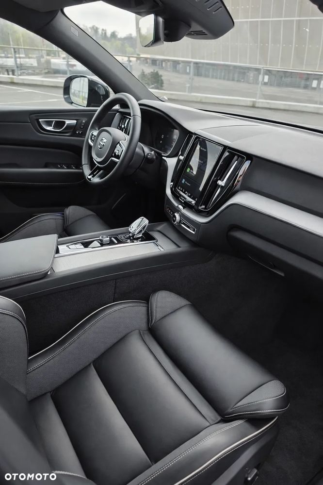 Volvo XC 60 B4 B Plus Dark - 3