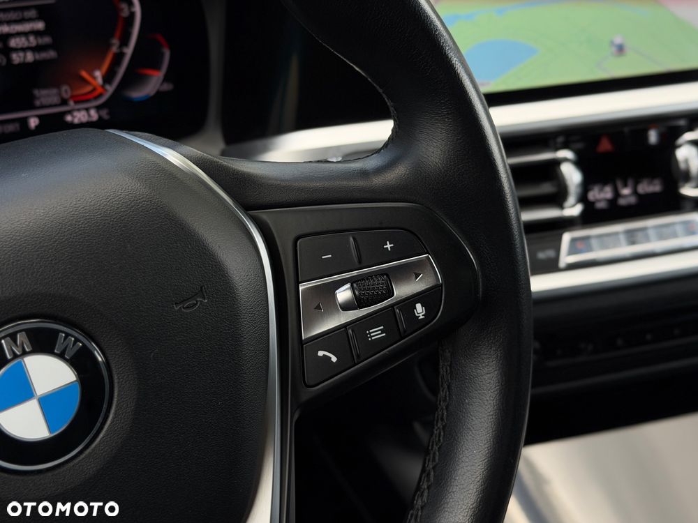 BMW Seria 3 330i Sport Line - 25