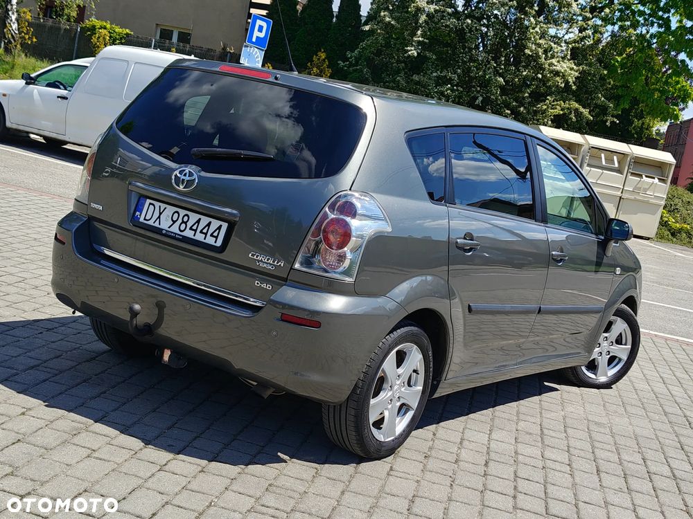 Toyota Corolla Verso 2.2 D-4D DPF Executive - 5