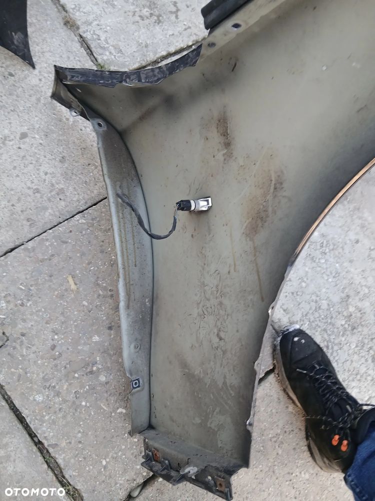 BMW 5 E60 Błotnik  lewy przód BLACK Saphire 475 - 4