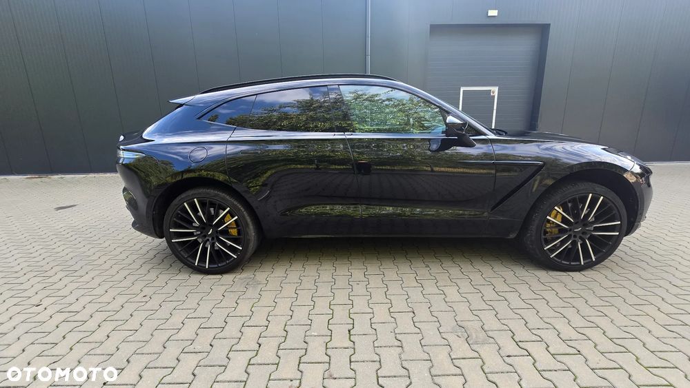 Aston Martin DBX - 4