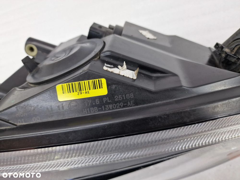 FORD FIESTA MK8 17-  PRAWA LAMPA PRZEDNIA PRZÓD , NR H1BB-13W029-AE , NR AUKCJI LA621 - 9