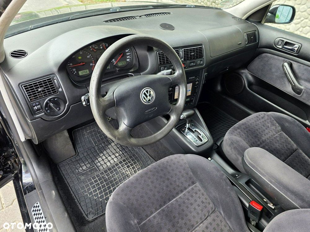 Volkswagen Golf - 11