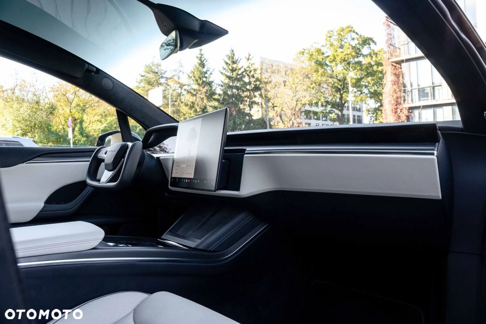 Tesla Model X Plaid - 16