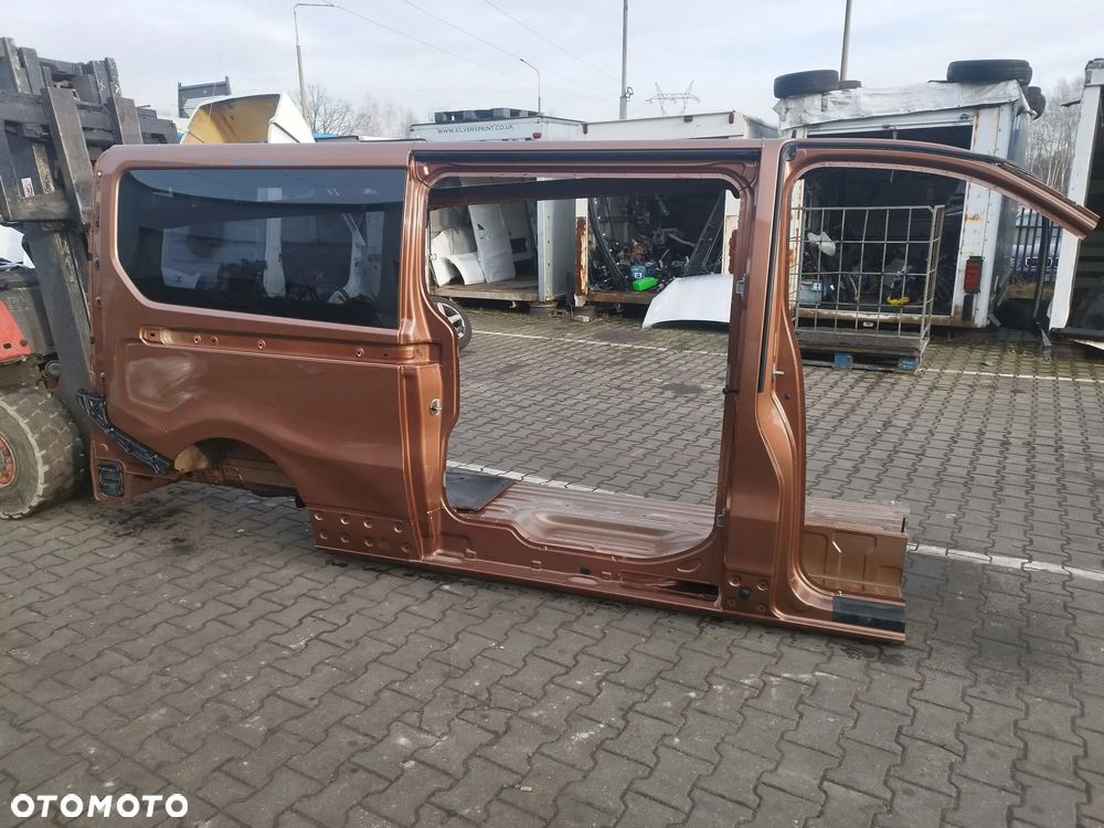 Bok prawy tylny błotnik Trafic III Vivaro B Talento NV300 LONG