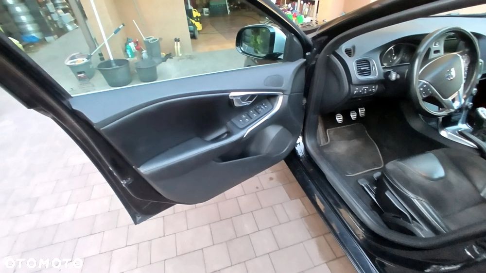 Volvo V40 D2 R-Design - 16