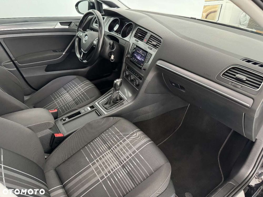 Volkswagen Golf - 21
