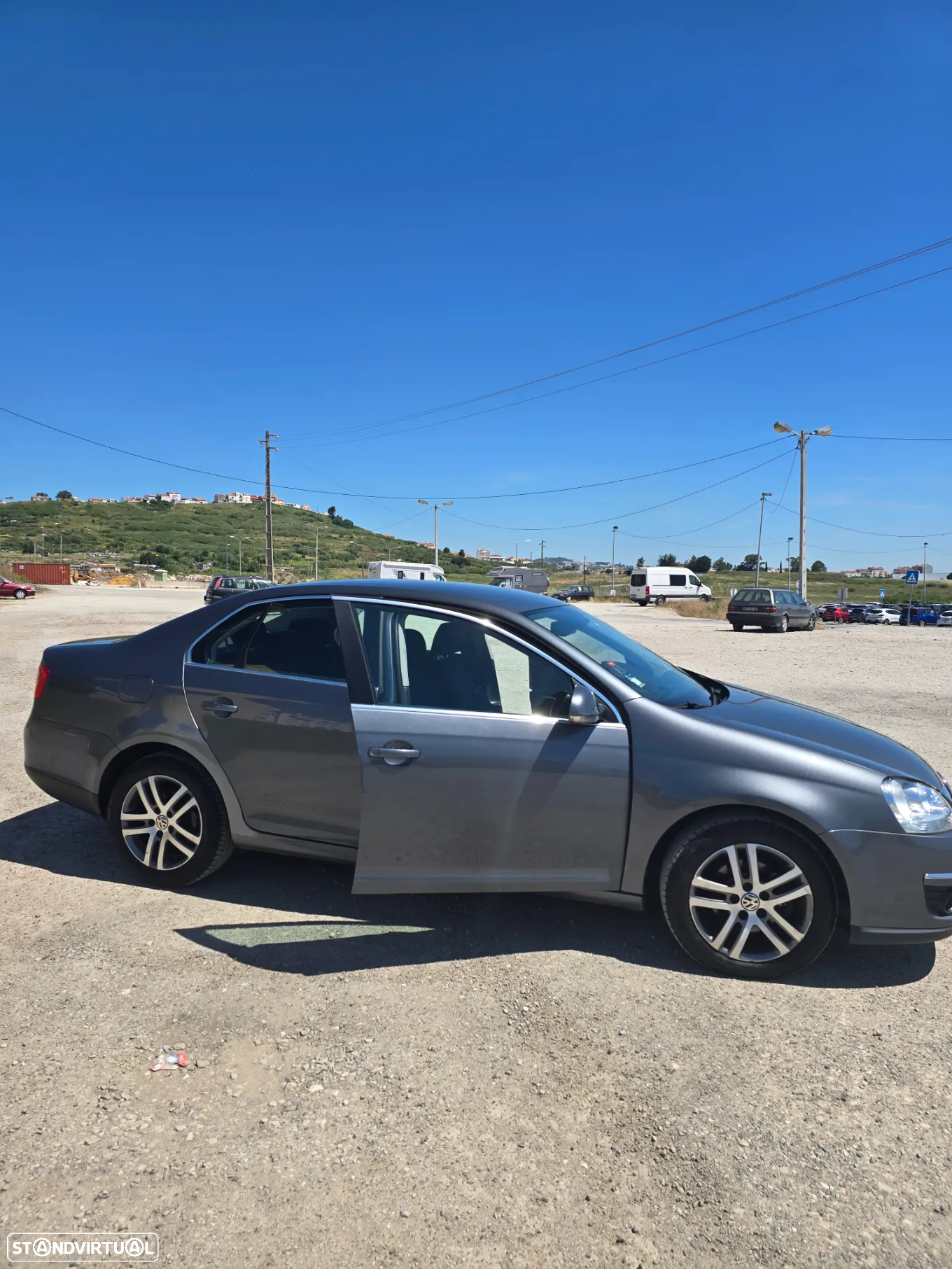 VW Jetta 1.6 TDi Confortline - 28