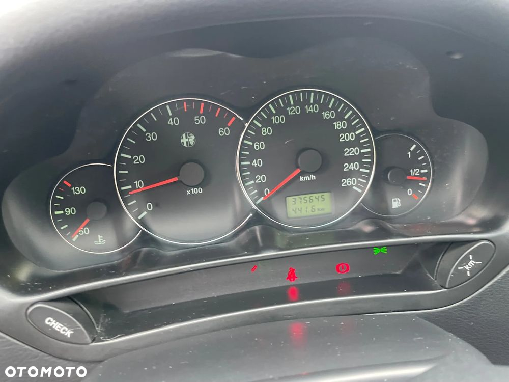 Alfa Romeo 166 2.4 JTD Distinctive - 11