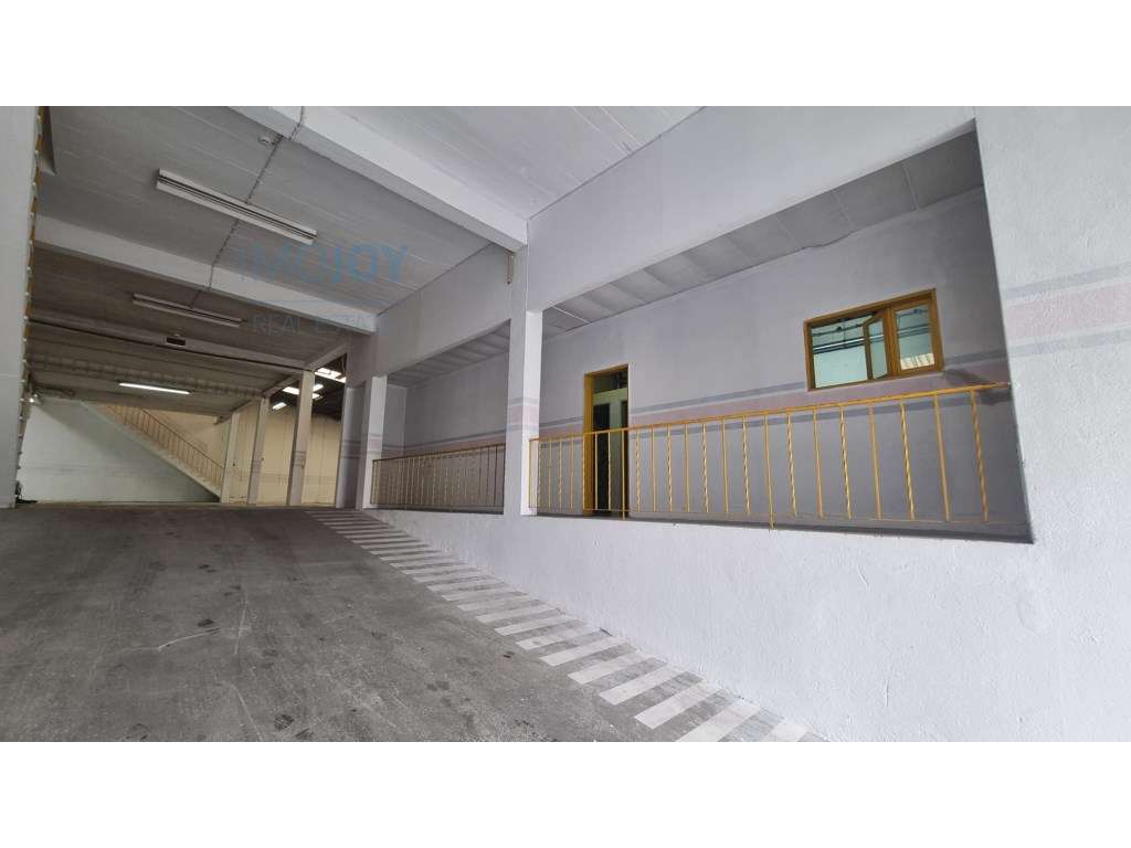 Oportunidade Única de Investimento: Armazém para Venda - Grande imagem: 3/15