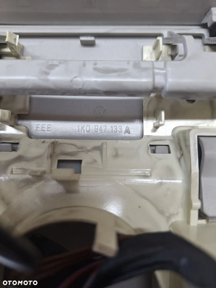 LAMPKA OŚWIETLENIA KABINY,SCHOWEK- VW PASSAT B6 06r - 5