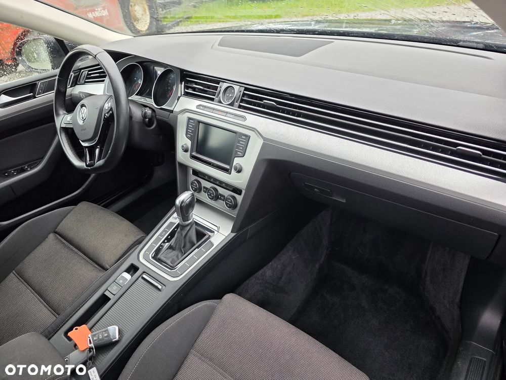 Volkswagen Passat 1.6 TDI SCR DSG Comfortline - 6