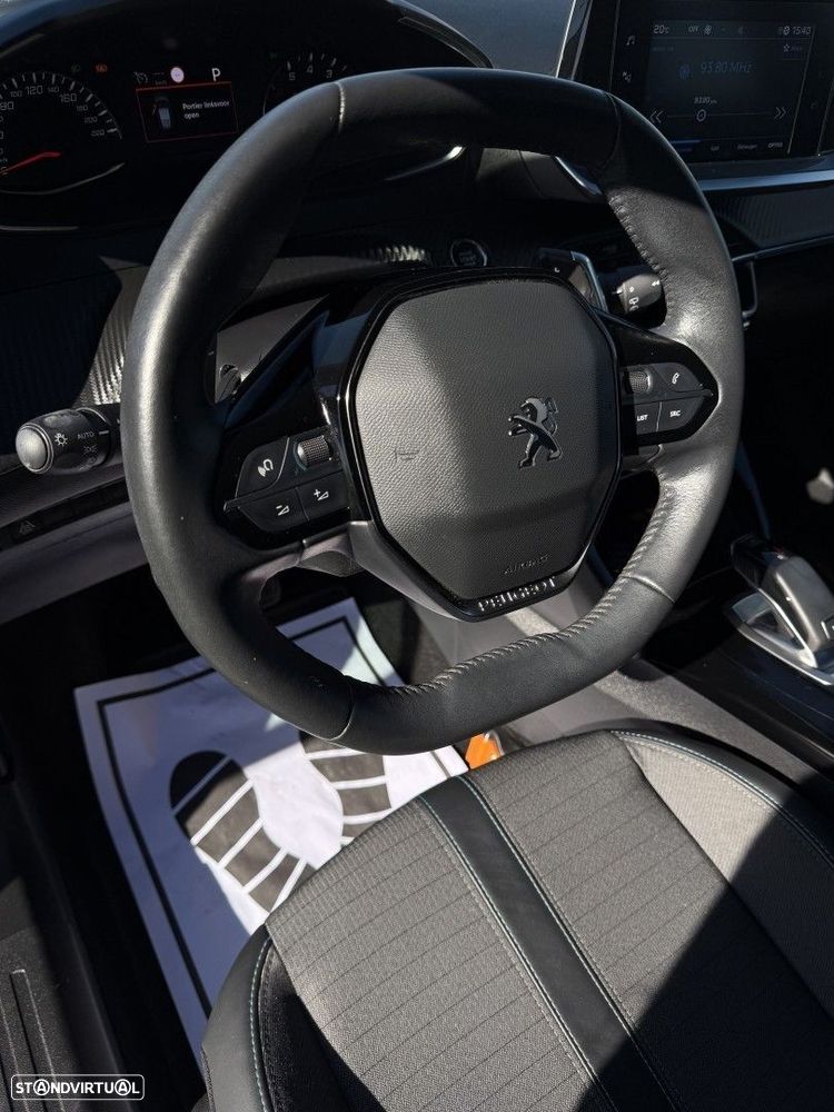 Peugeot 2008 1.2 PureTech Allure Pack EAT8 - 23