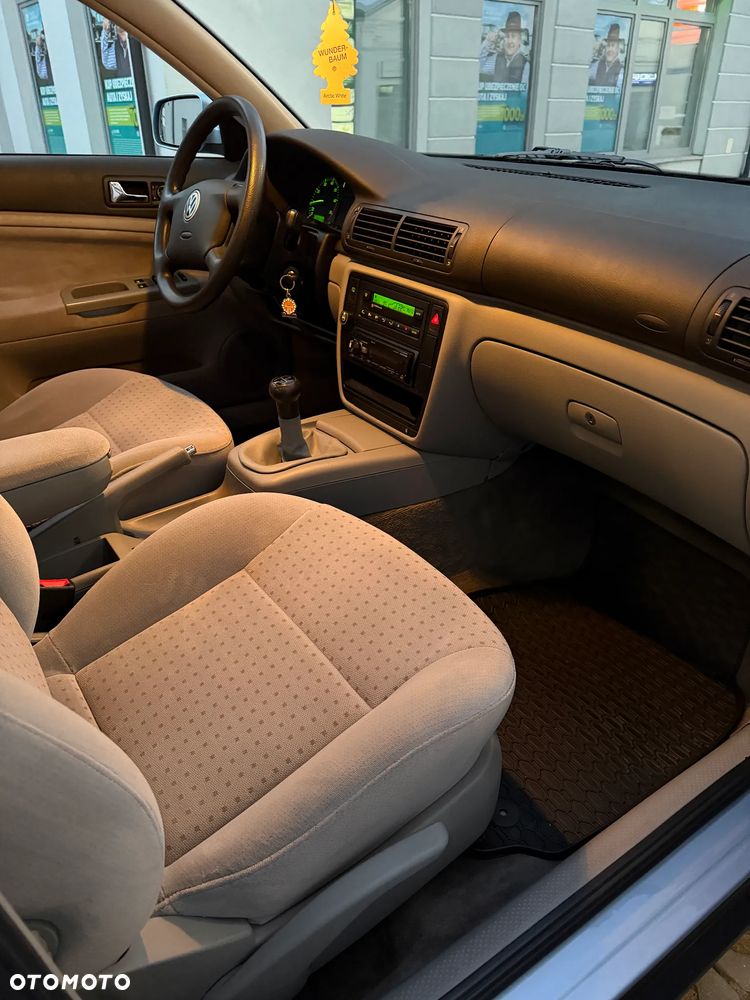 Volkswagen Passat - 25