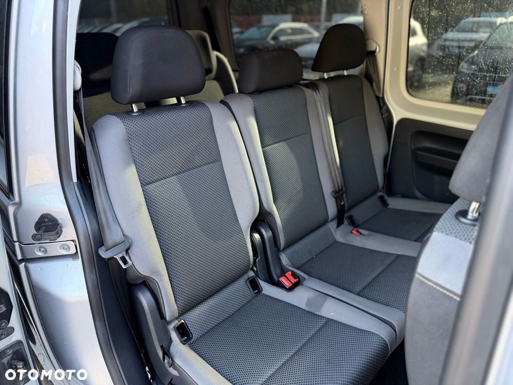 Volkswagen Caddy Maxi DSG - 27