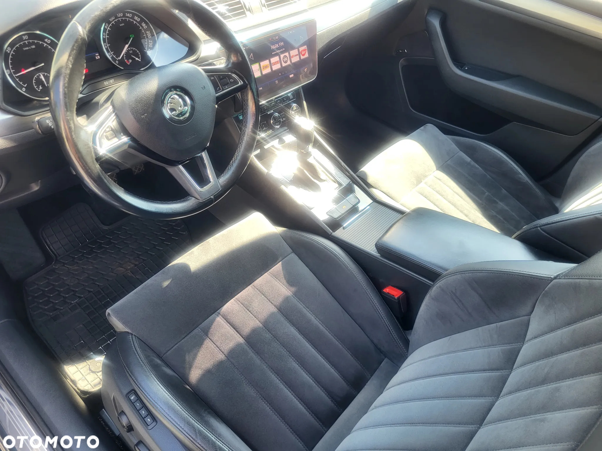 Skoda Superb 2.0 TDI DSG Sportline - 10