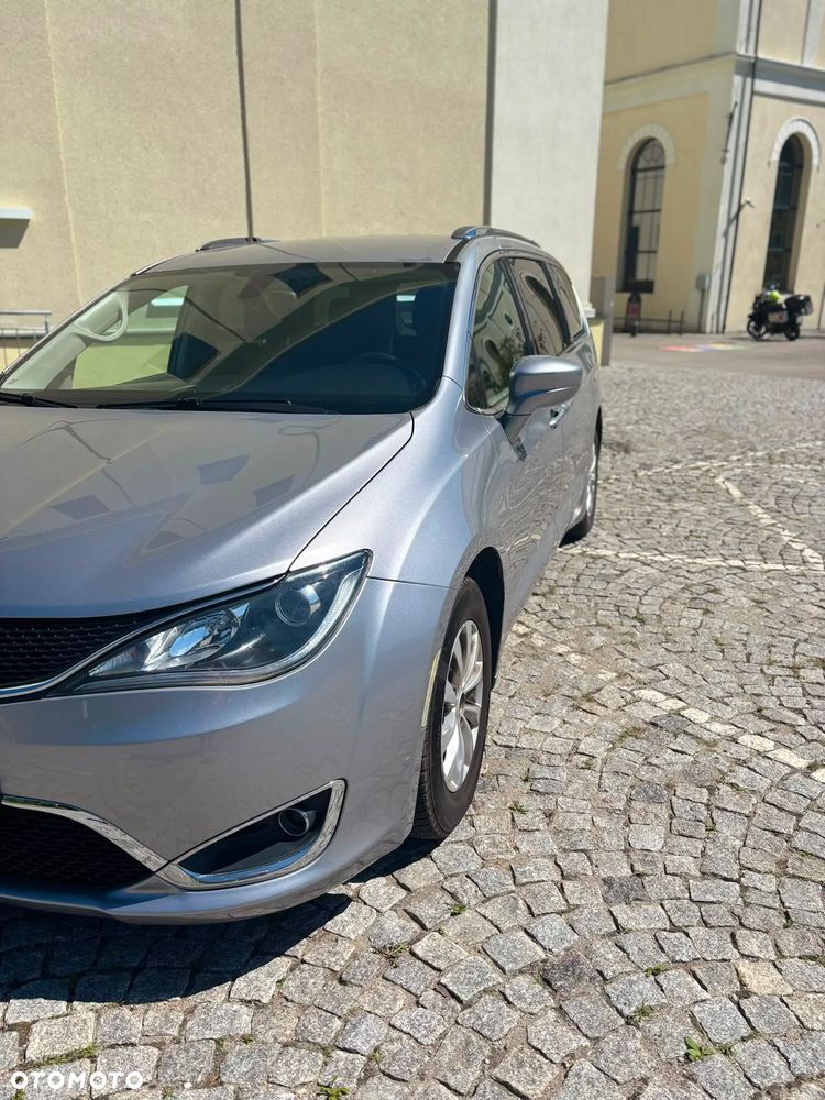 Chrysler Pacifica - 14