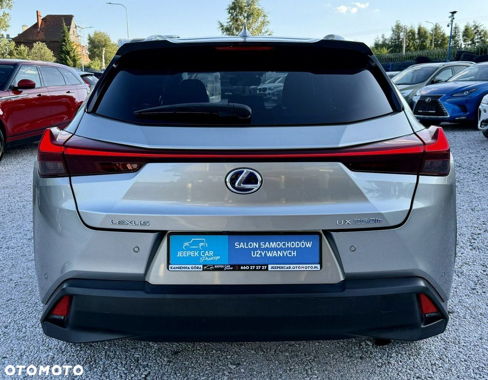 Lexus UX - 8