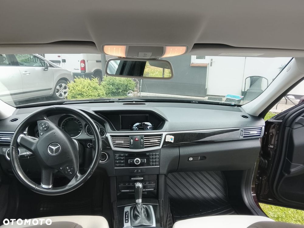Mercedes-Benz Klasa E 250 CGI BlueEffICIENCY Avantgarde - 16