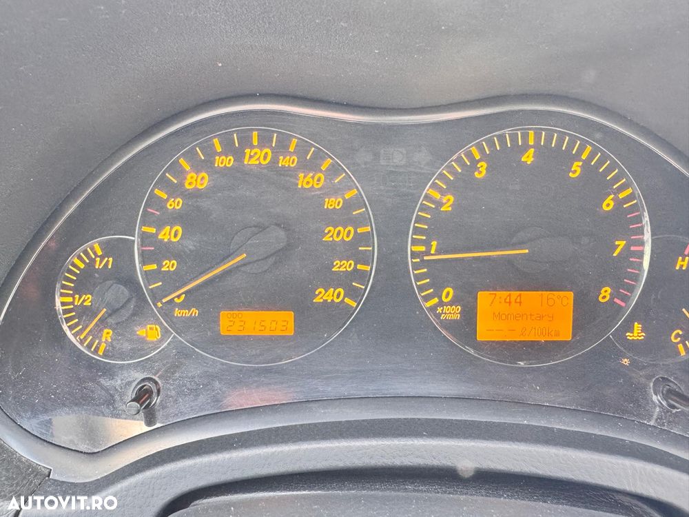 Toyota Avensis 2.0 Luxury - 8